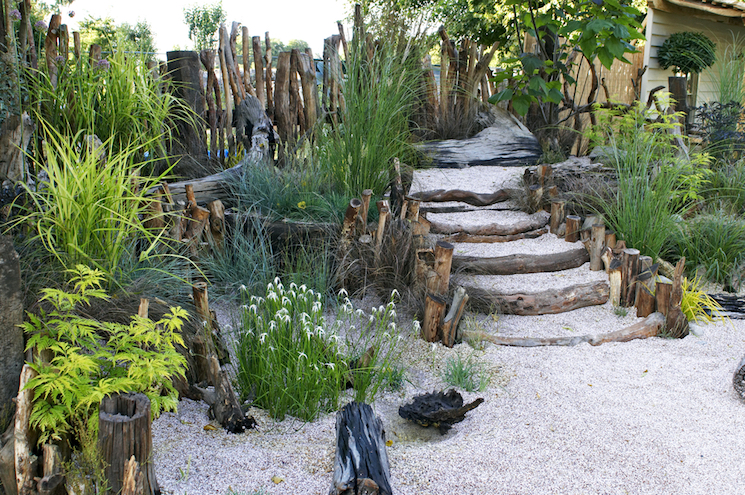 shady garden with gravel